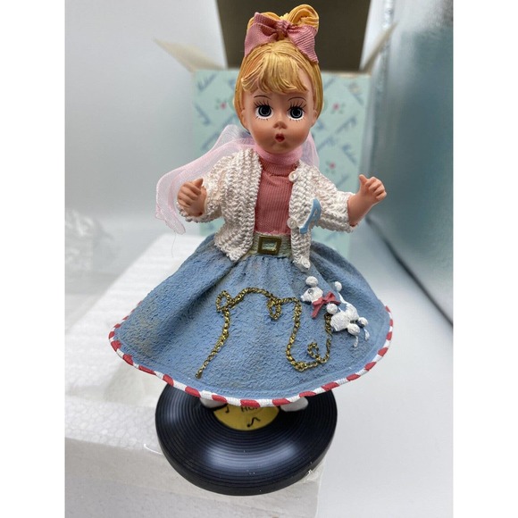 Madame Alexander "1950 Sock Hop" Poodle Skirt Circa 2000 Figurine NIB COA 90650 - Picture 6 of 15